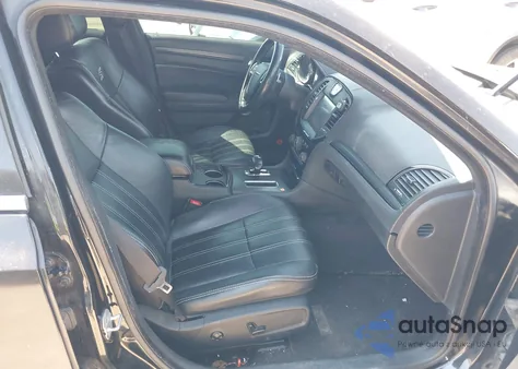 2013 Chrysler 300 300S z USA, uszkodzony, nr VIN 2C3CCABG1DH728050